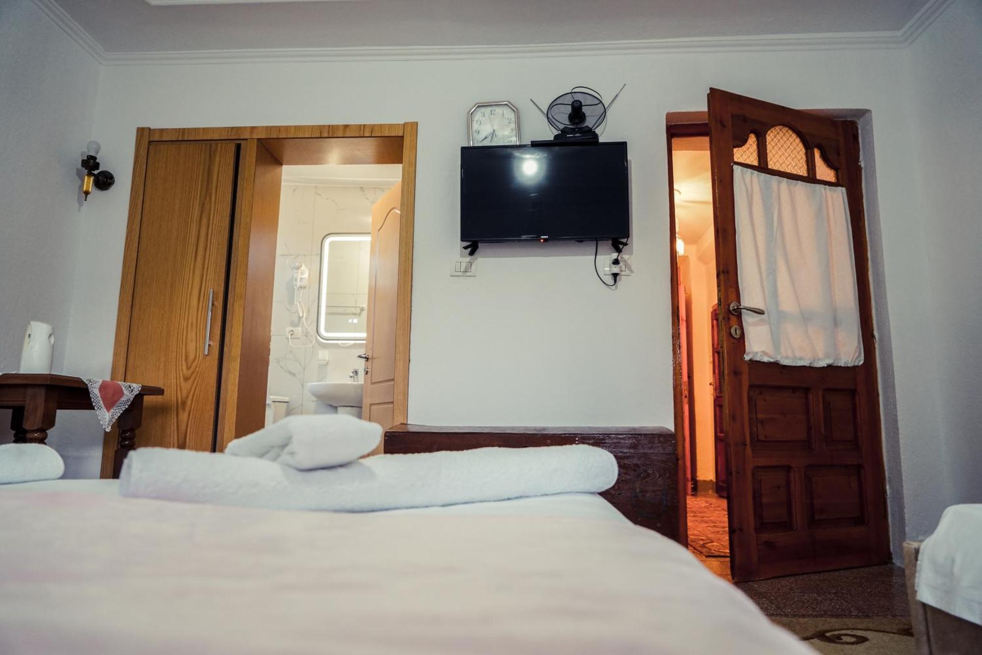 Guesthouse Arber Gjirokaster Bagian luar foto