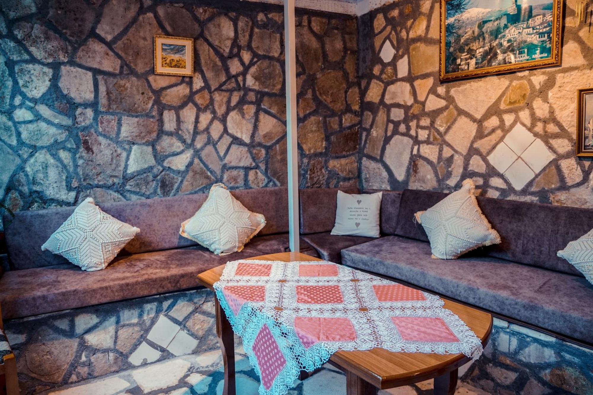 Guesthouse Arber Gjirokaster Bagian luar foto