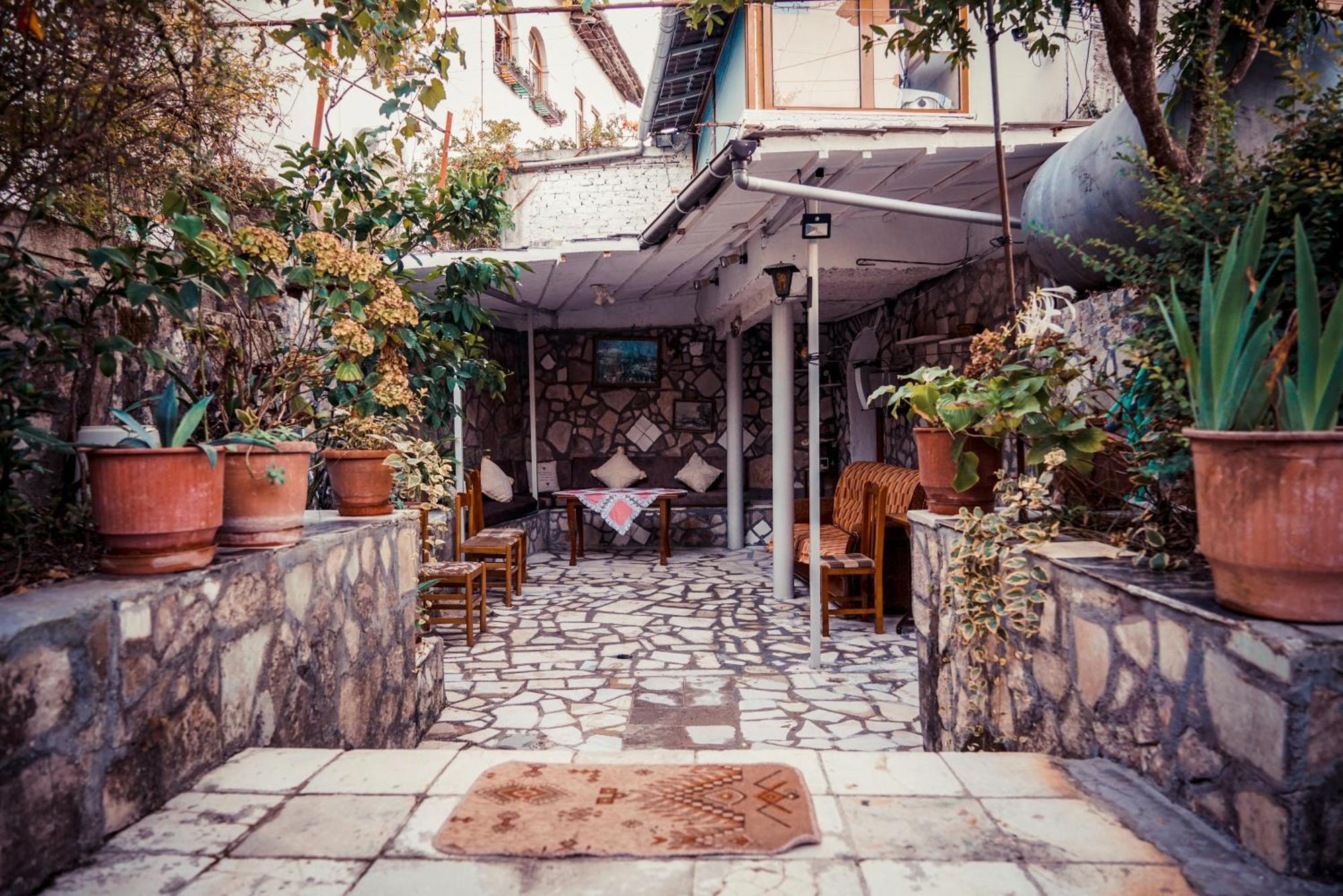 Guesthouse Arber Gjirokaster Bagian luar foto